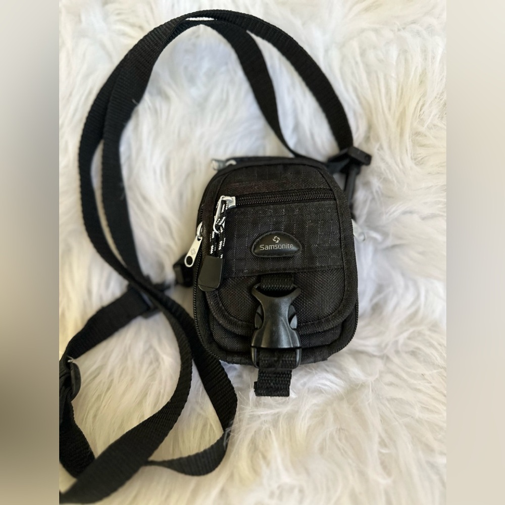 EUC Samsonite Black Belt Bag with Adjustable Strap and Multiple Compartments